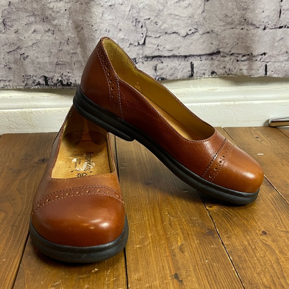 Footprints by Birkenstocks size 36 brown leather loafers